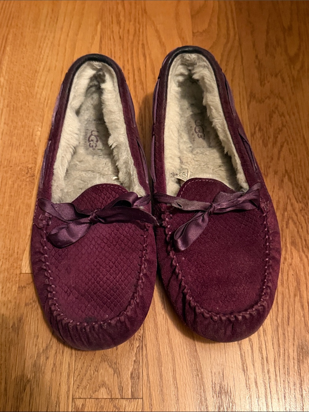 UGG Dakota Purple Ribbon Slippers Size 9